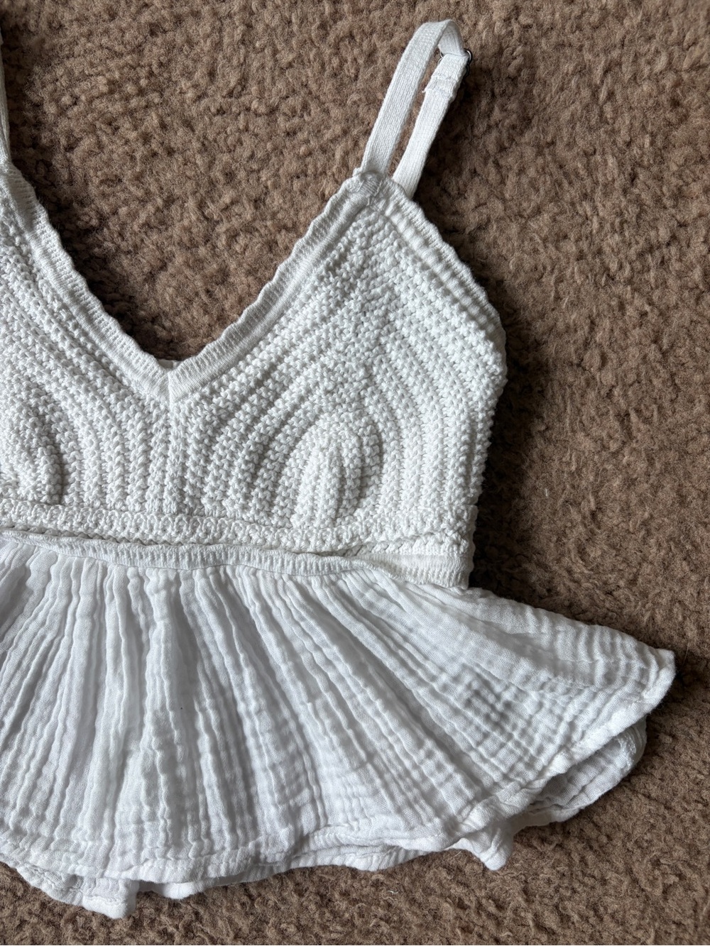 Y2K Vintage White Cotton Cropped Hollister Cami - Picture 3 of 10